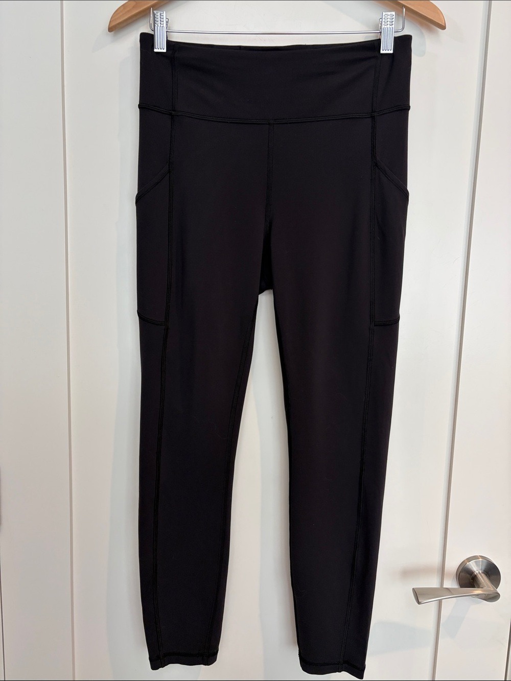 Lululemon Black High Rise Cropped Leggings w/ Side Pockets 8
